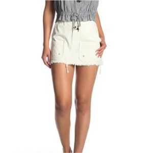 EUC FP WHITE CANVAS RELAXED CARGO MINI SKIRT